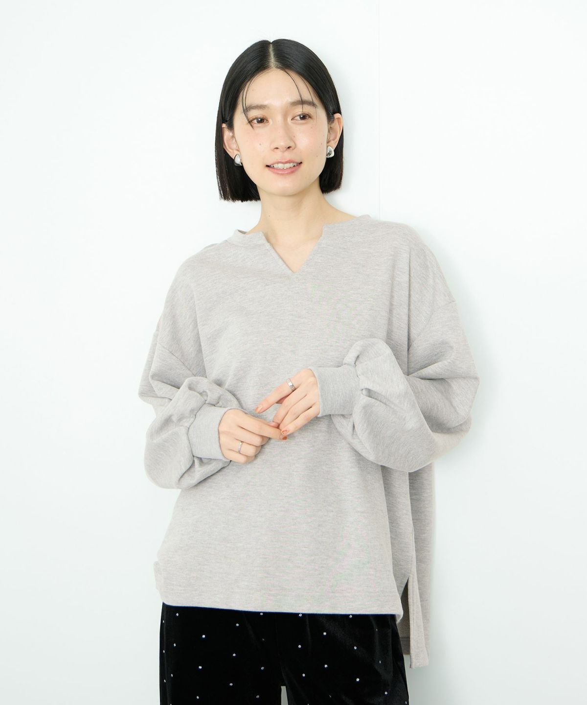  Idnes スウェットVネックプルオーバー レディース