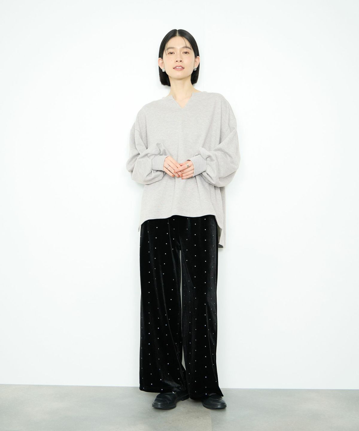  Idnes スウェットVネックプルオーバー レディース