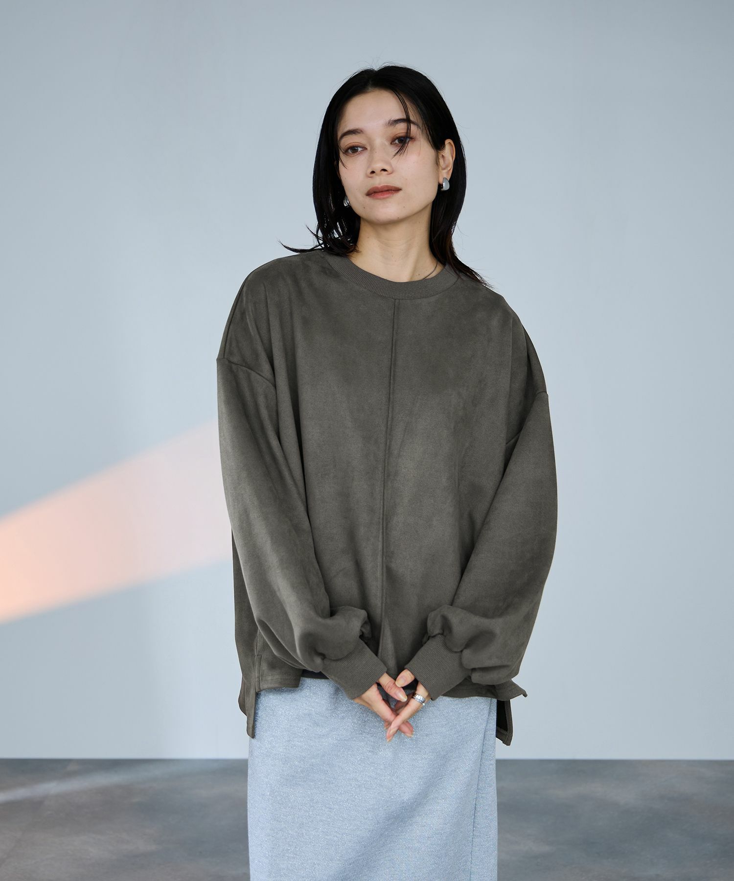 milli de l'air ポンチ素材スエードライクプルオーバー レディース