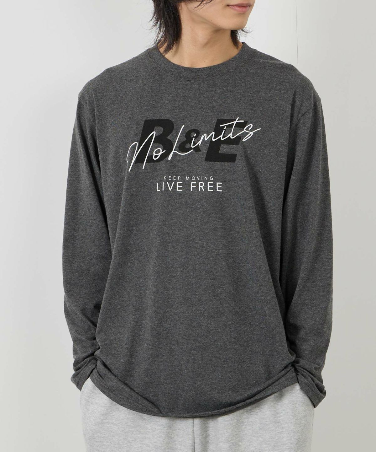 T-GRAPHICS ストリートロゴ長袖Tシャツ メンズ