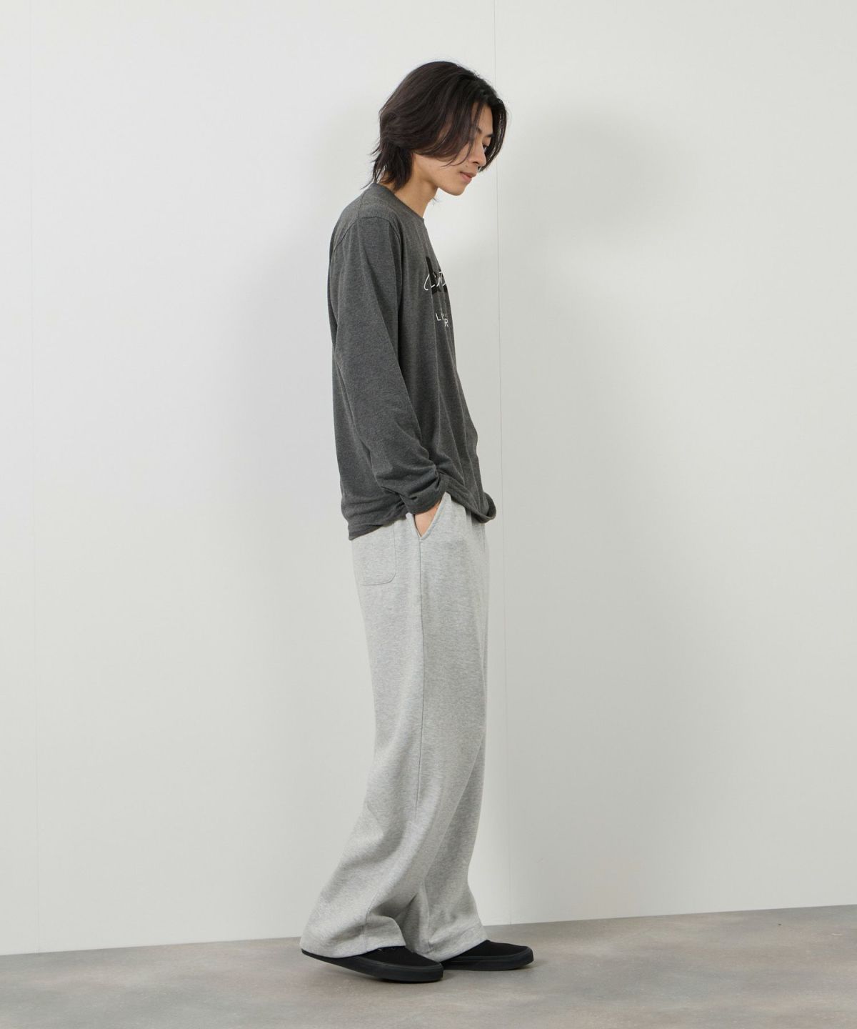 T-GRAPHICS ストリートロゴ長袖Tシャツ メンズ