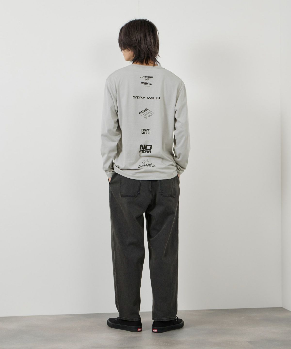 T-GRAPHICS ストリートロゴ長袖Tシャツ メンズ