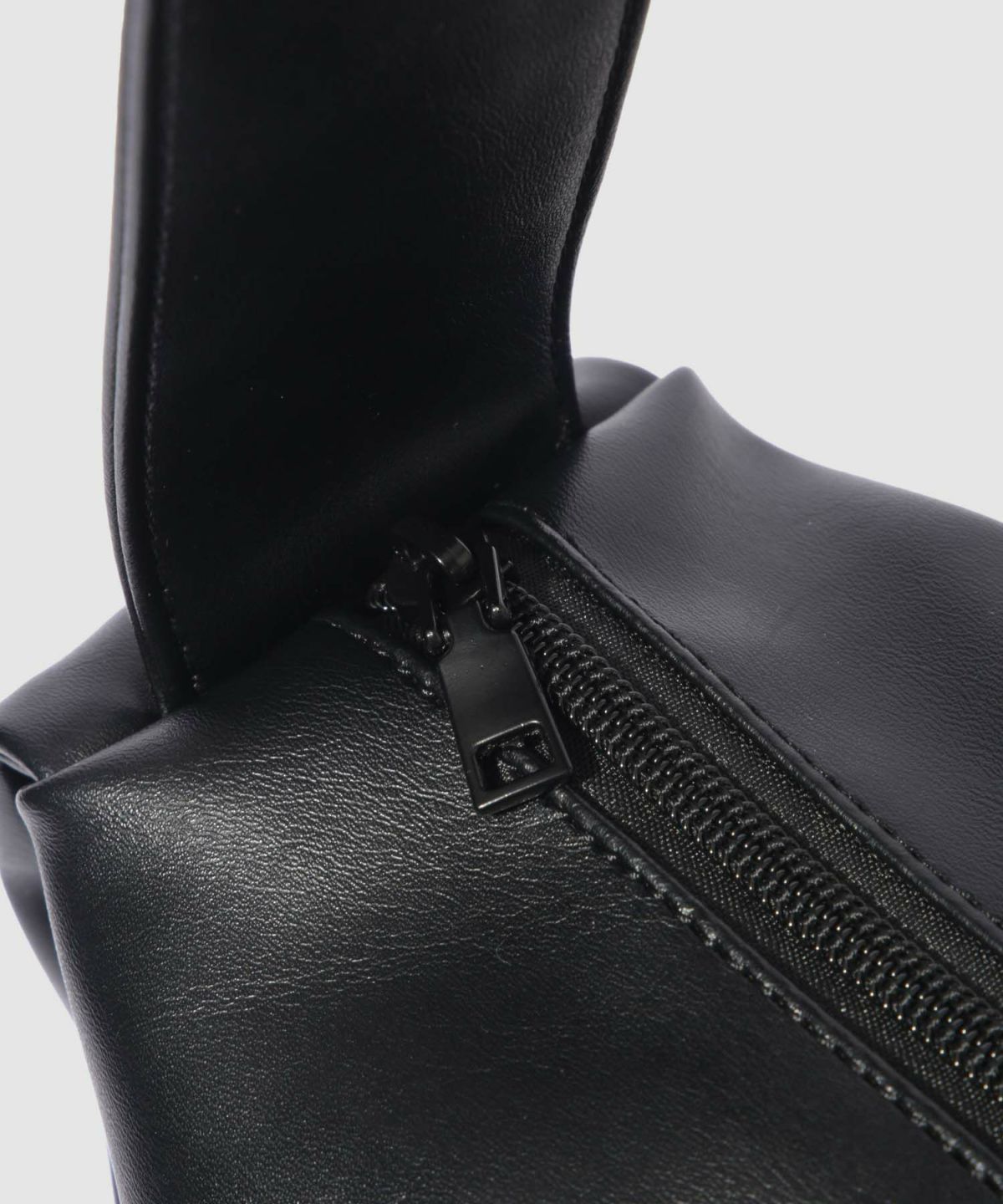 ソフト合皮横型ショルダーバッグ