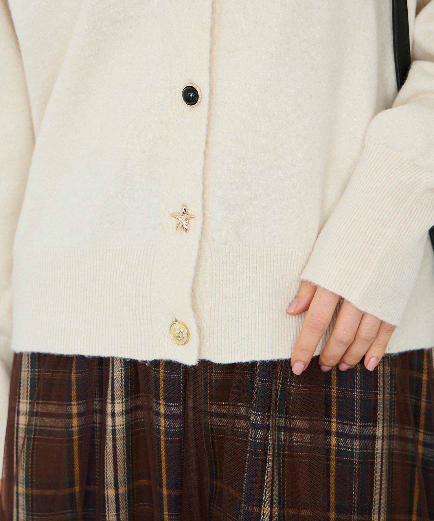 Idnes アソートビジューボタン ヤクライククルーネックカーディガン レディース