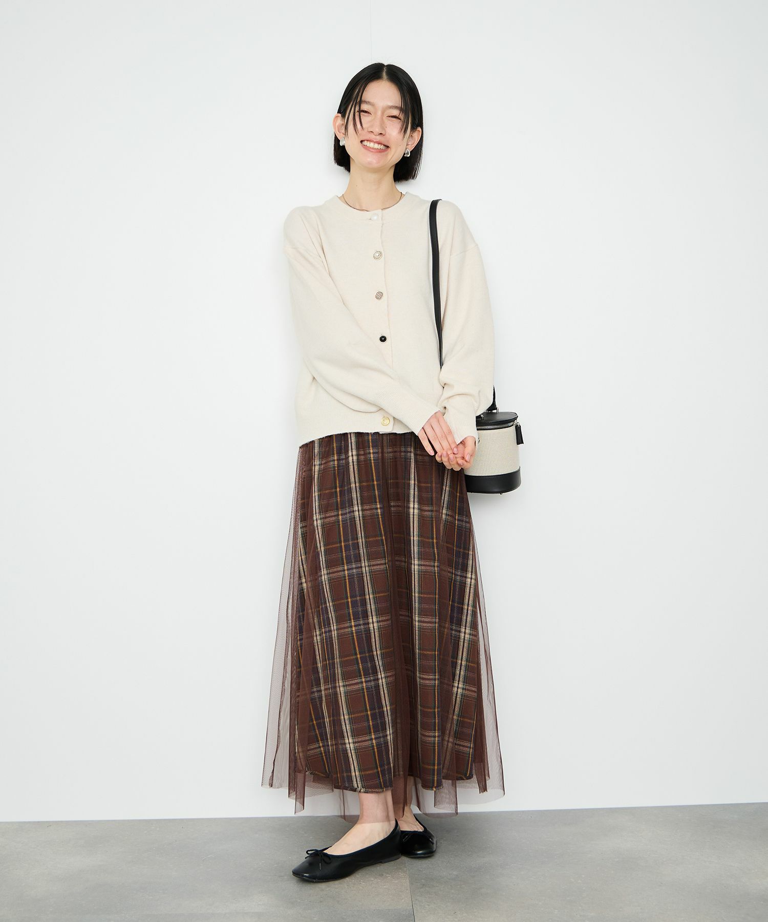 Idnes アソートビジューボタン ヤクライククルーネックカーディガン レディース