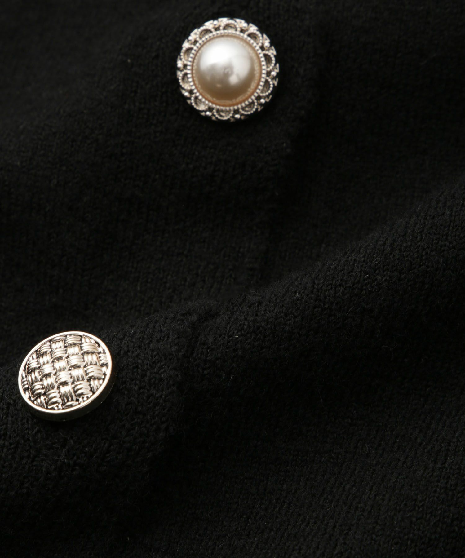 Idnes アソートビジューボタン ヤクライククルーネックカーディガン レディース