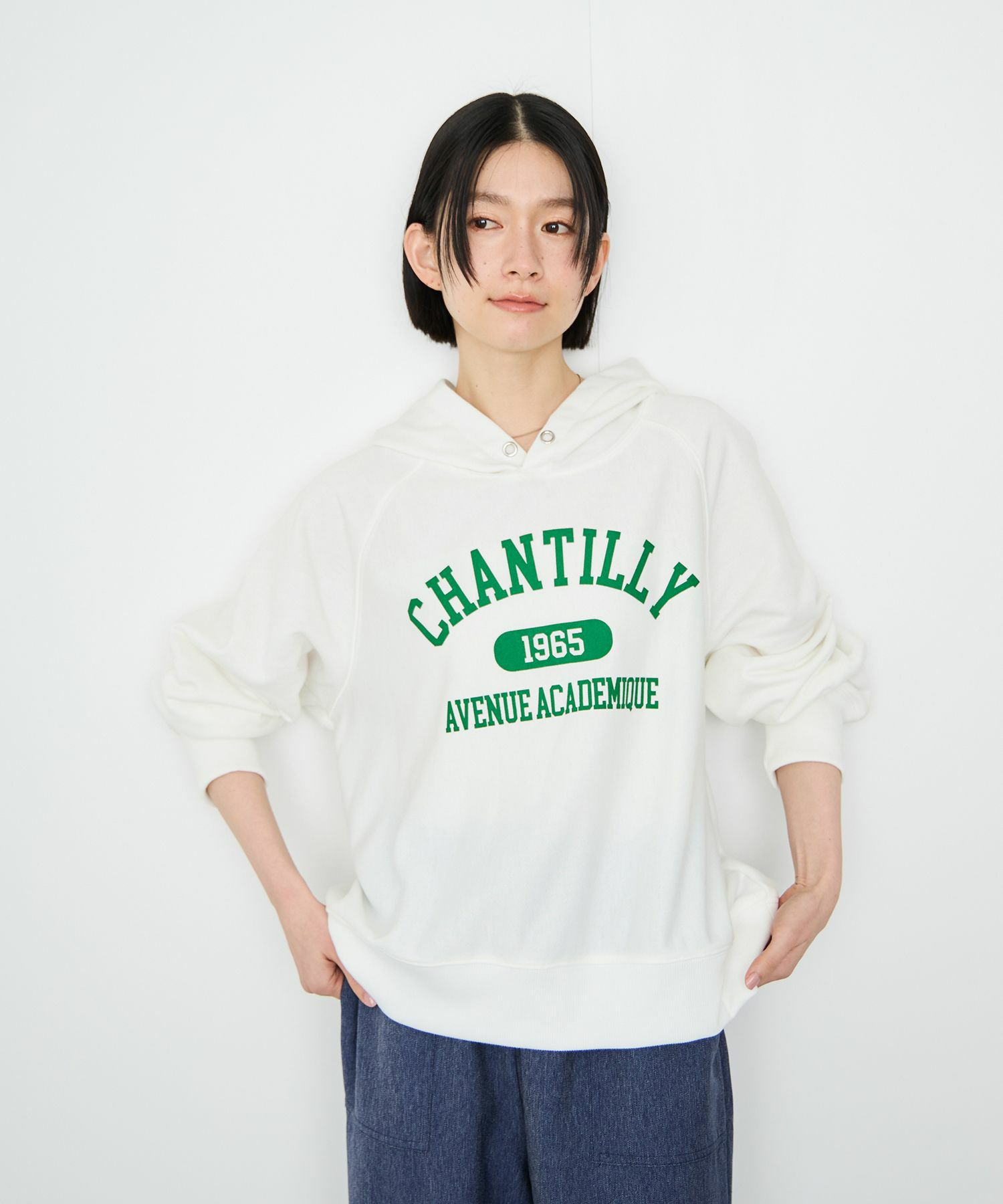 Idnes CHANTILLY カレッジロゴオーバーサイズスウェットパーカー レディース