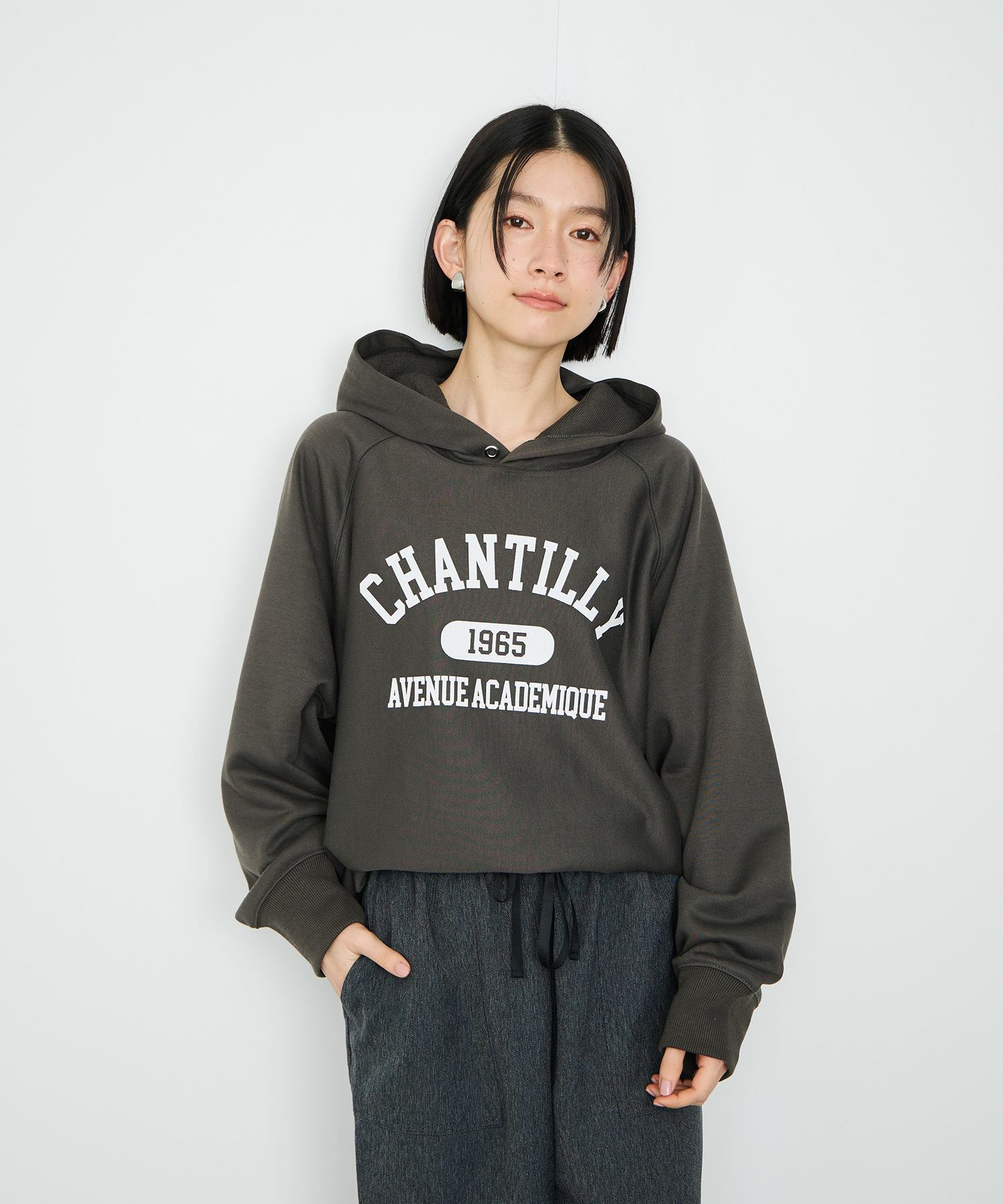 Idnes CHANTILLY カレッジロゴオーバーサイズスウェットパーカー レディース