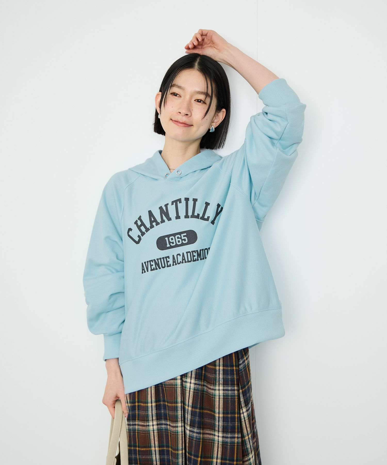 Idnes CHANTILLY カレッジロゴオーバーサイズスウェットパーカー レディース