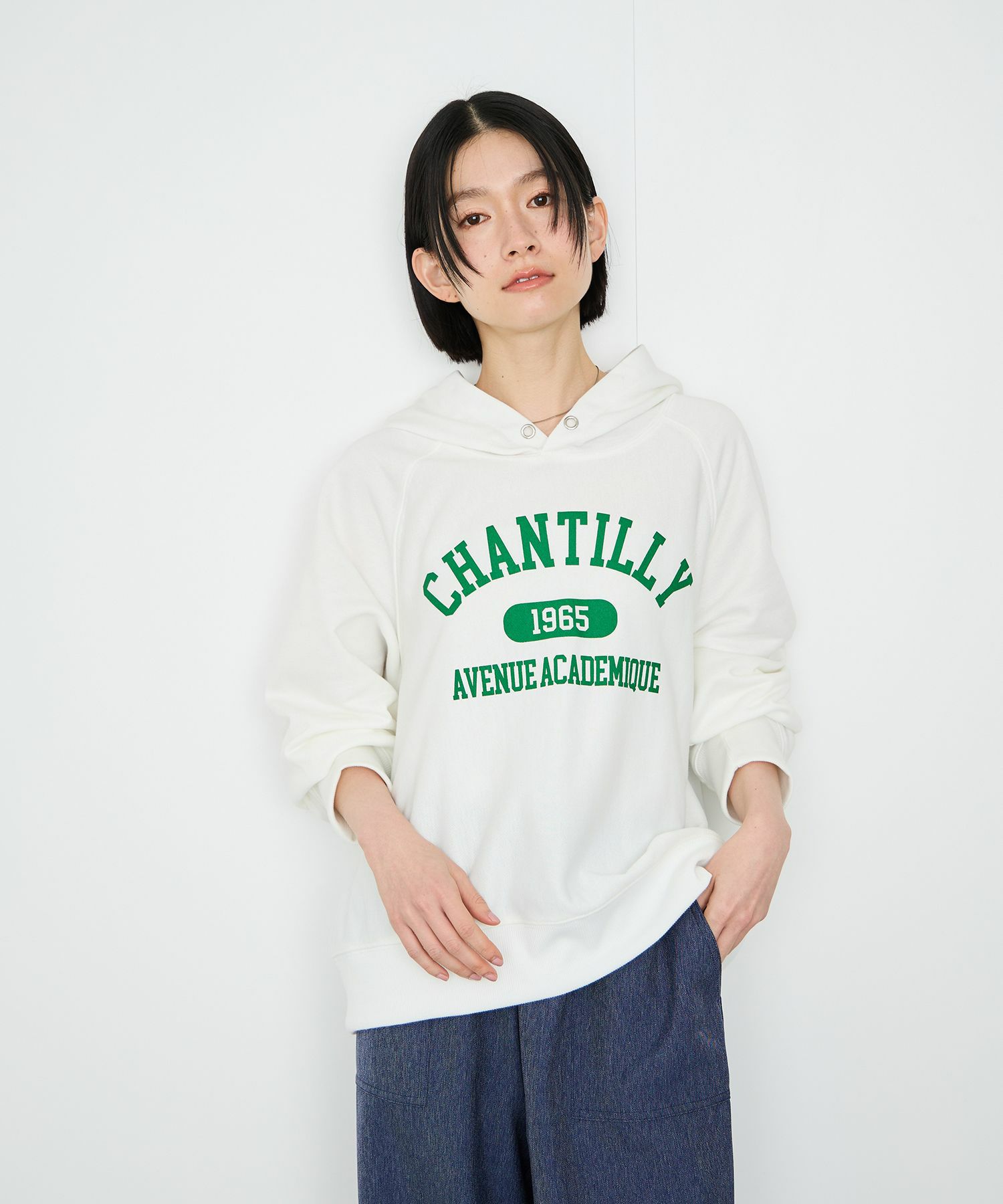 Idnes CHANTILLY カレッジロゴオーバーサイズスウェットパーカー レディース商品画像-4