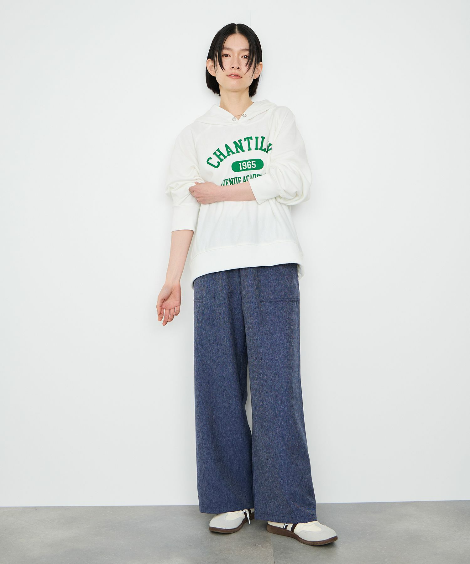 Idnes  CHANTILLY カレッジロゴオーバーサイズスウェットパーカー レディース商品画像-5