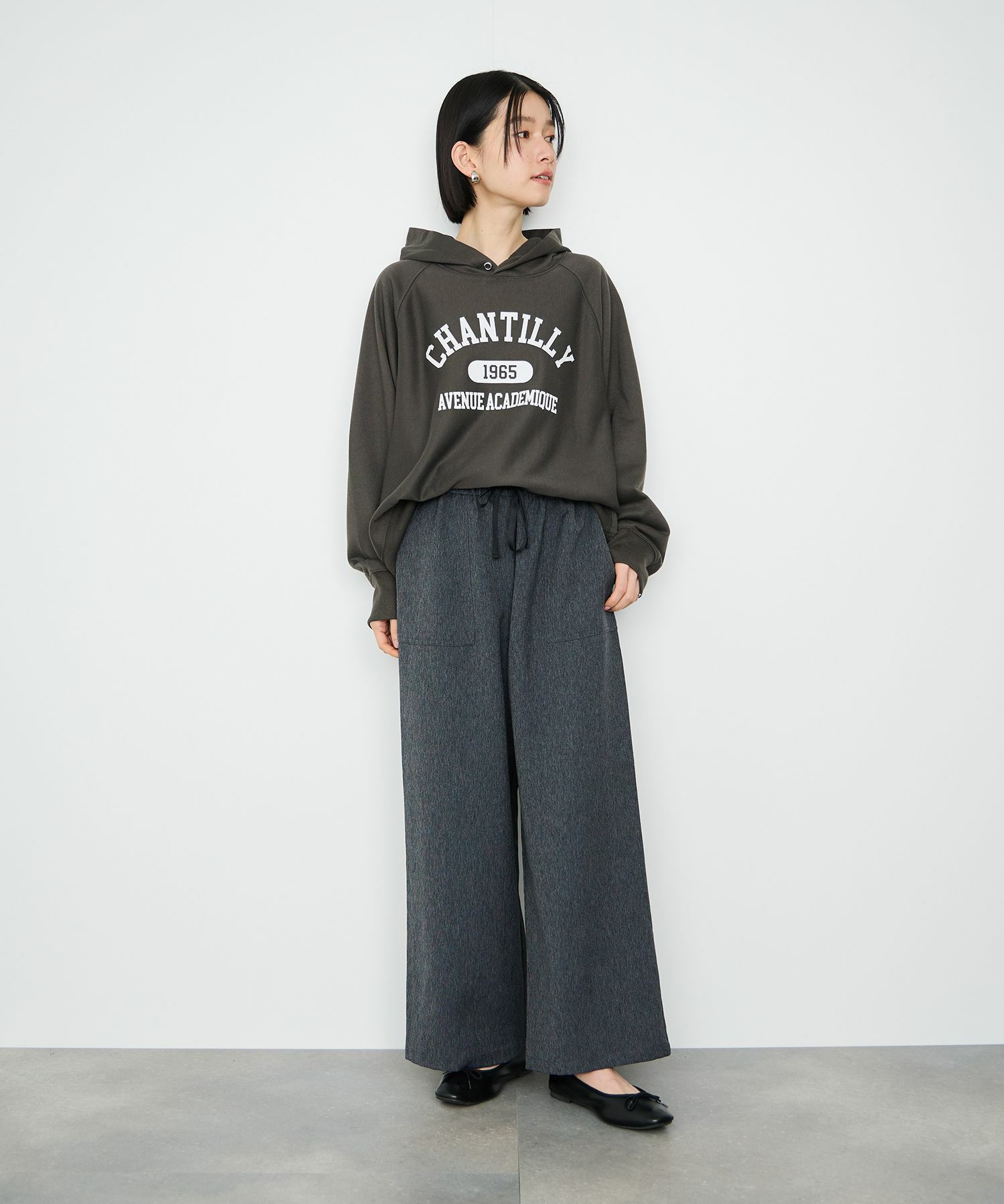 Idnes CHANTILLY カレッジロゴオーバーサイズスウェットパーカー レディース